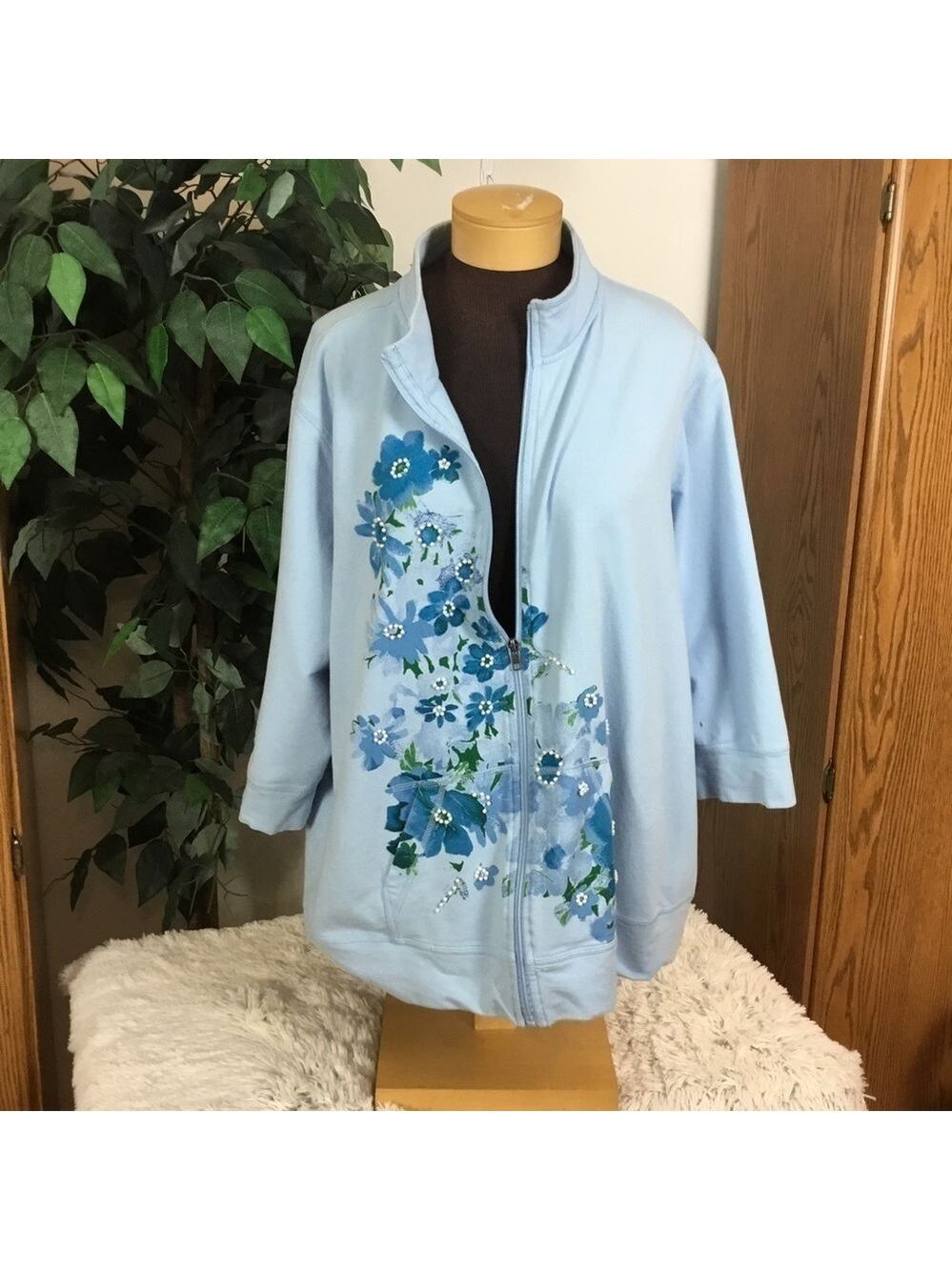 Sport Savvy 3X powder blue floral 3/4 sleeve zip up kangaroo style pocke…